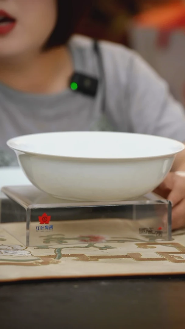 1个微瑕白胎9英寸无盖品呙（无底款）