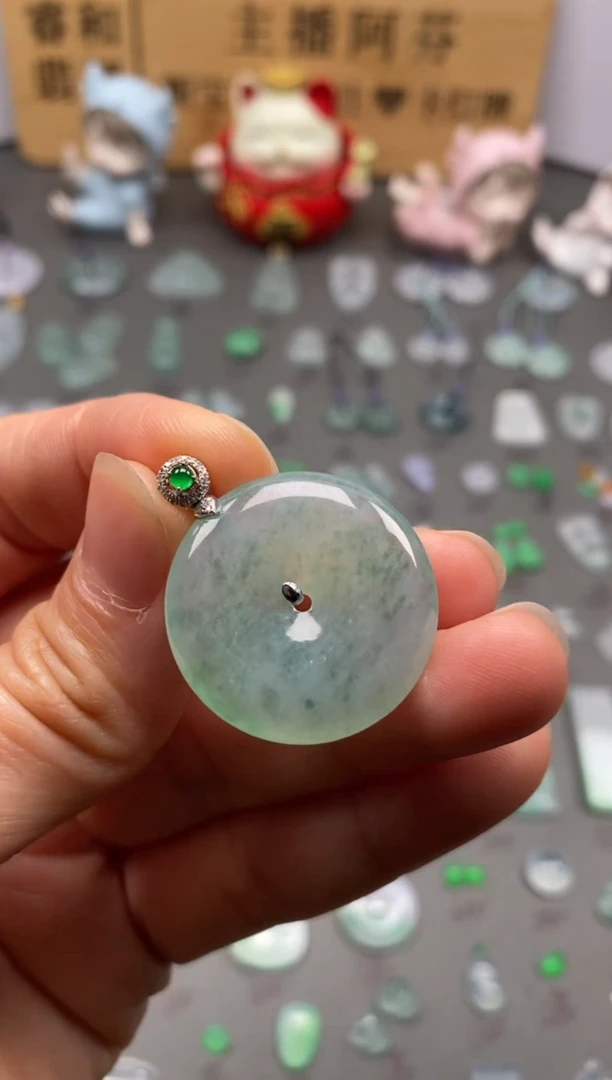 【闪购商品】翡翠颈饰18K金镶嵌冰飘花扣子/芬