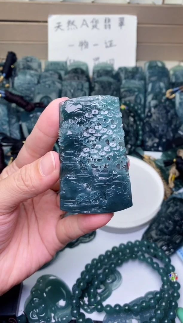 颈饰未镶嵌翡翠