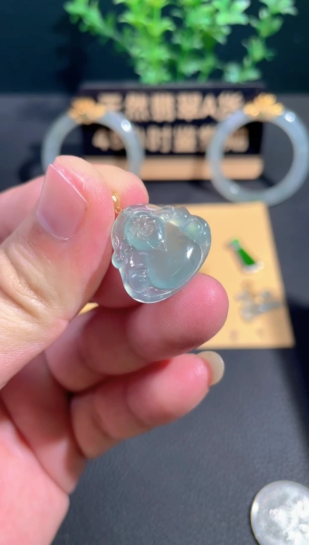 颈饰18K金镶嵌翡翠抖音基地发货