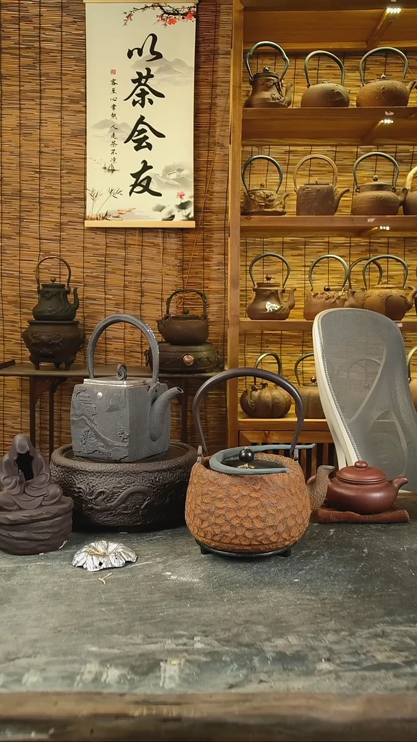 大***褂吉春堂铁壶