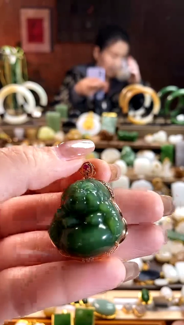 【闪购商品】和田玉吊坠18K金镶嵌。