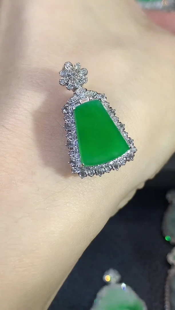 吊坠(不含链)18K金镶嵌翡翠C17