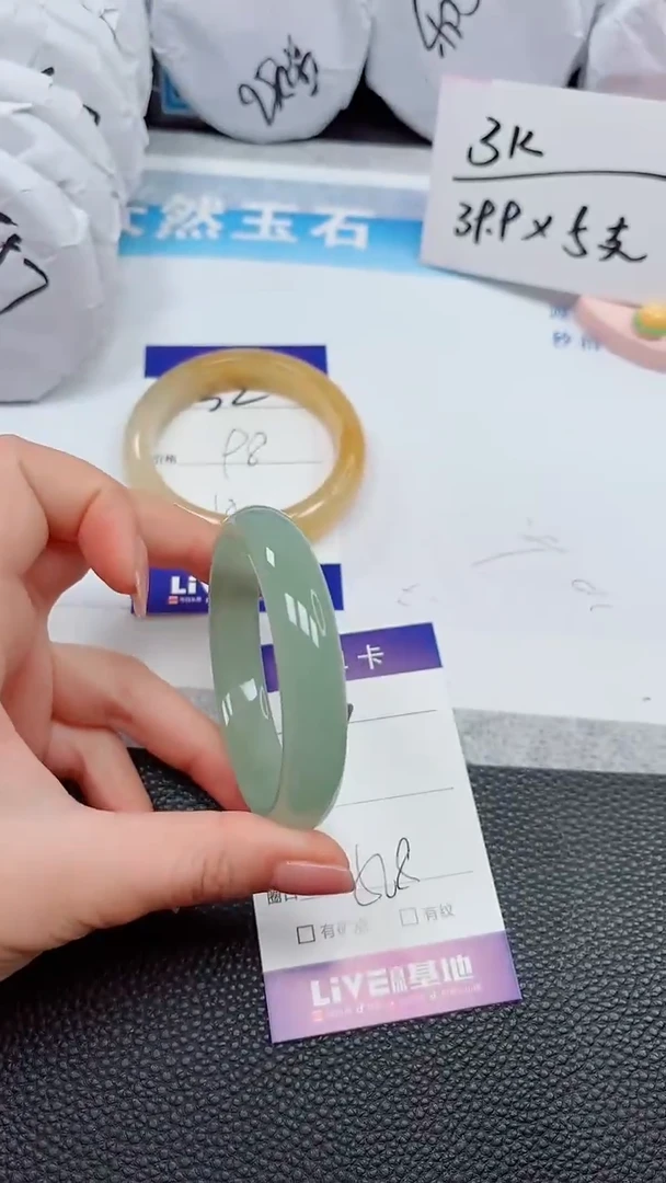 【闪购商品】石英质玉手镯未镶嵌53