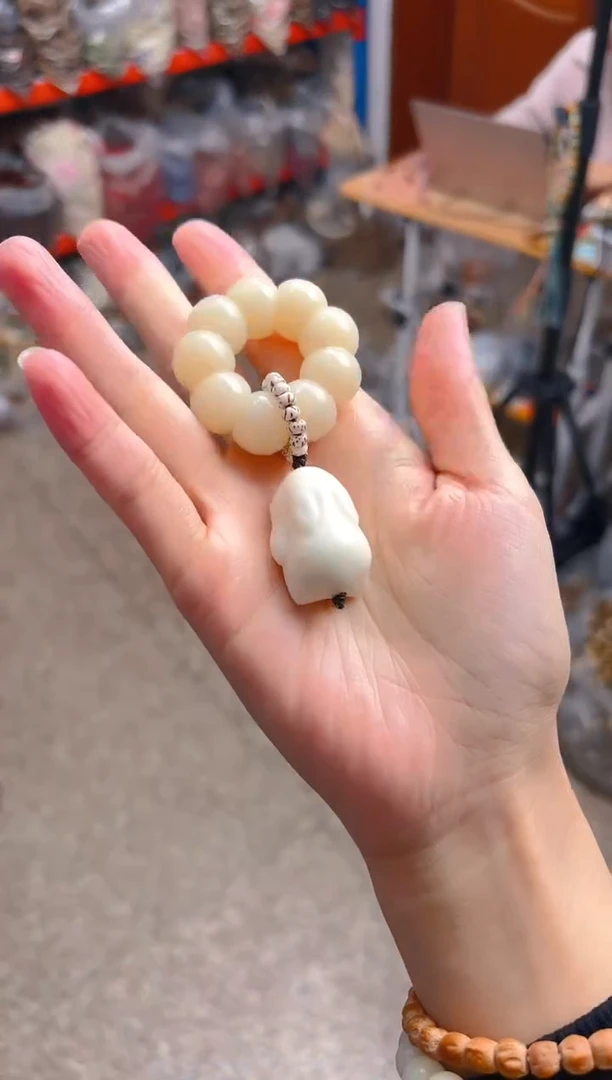 吊坠菩提根/象牙果荔枝栋手捻 白色兔
