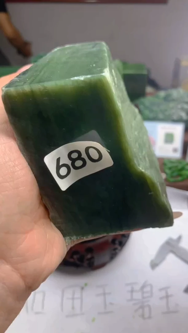 和田玉（碧玉）未镶嵌珠宝半成品1