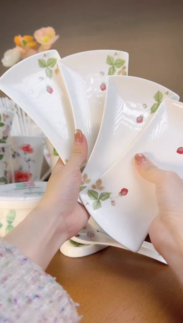 【闪购商品】莓蝴蝶结点心碟4个莓蝴蝶结点心碟4个