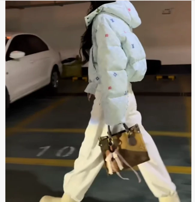 2025冬季时尚潮流百搭精品女装约2DC212