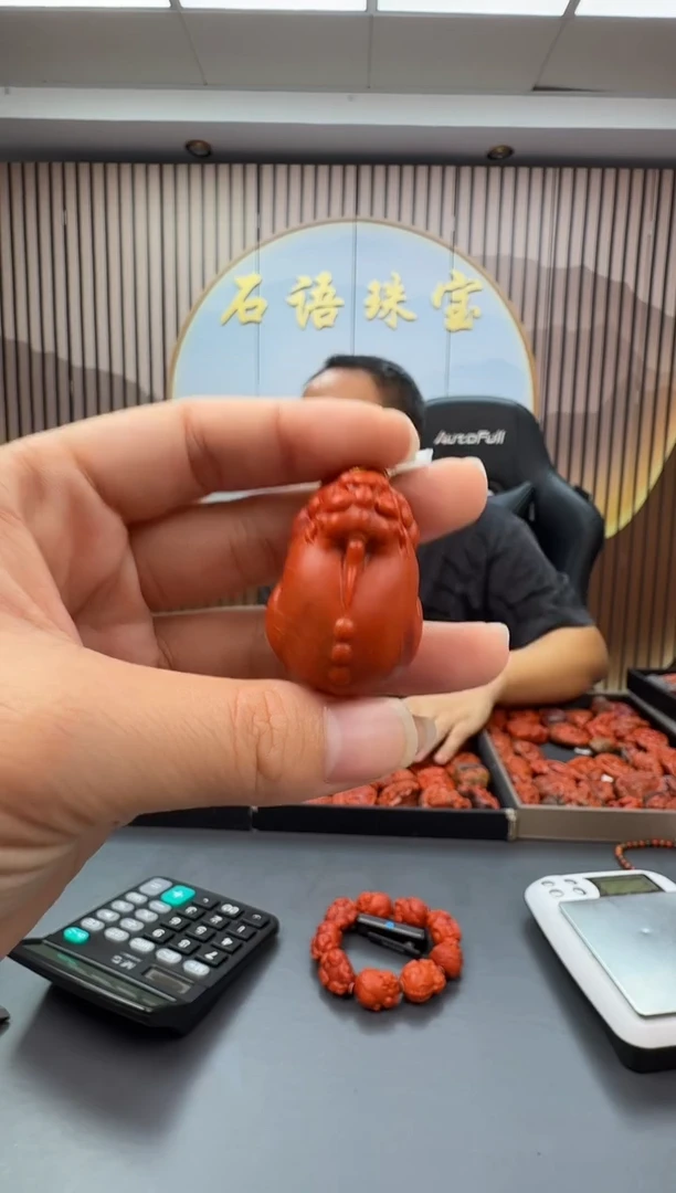 未镶嵌雕刻南红玛瑙042ZB0915产品一个