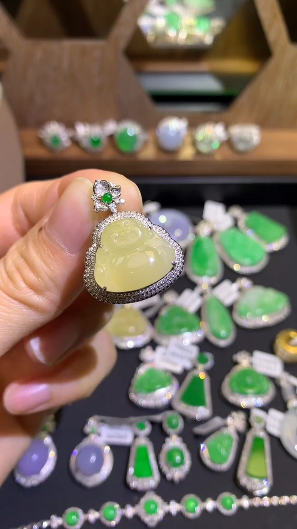 【闪购商品】翡翠吊坠(不含链)18K金镶嵌吊坠