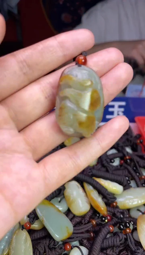 未镶嵌和田玉挂件1