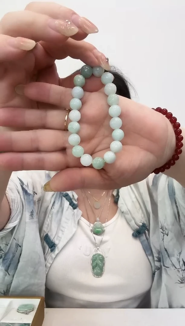 未镶嵌手串翡翠翡翠手串多样性