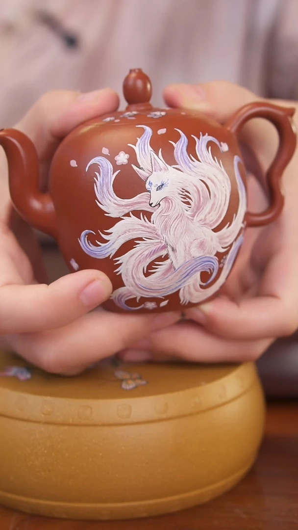 紫砂茶宠朱泥九尾狐美人肩