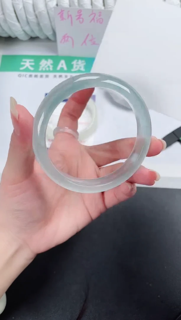 【闪购商品】石英质玉手镯未镶嵌128-61.7