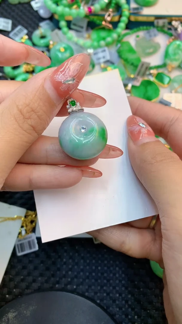 颈饰未镶嵌翡翠1