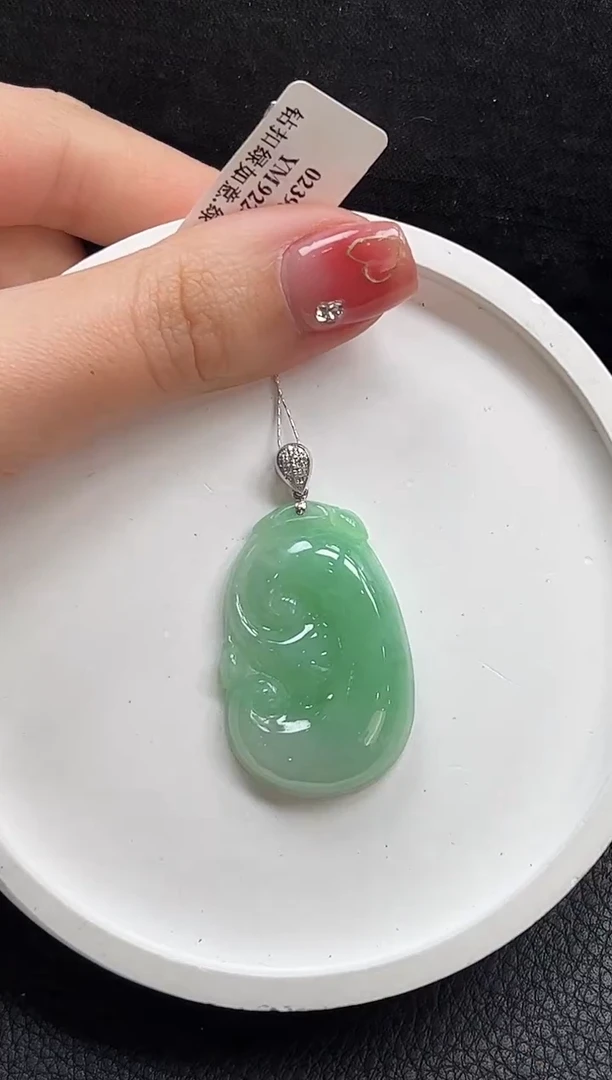 【闪购商品】翡翠颈饰18K金镶嵌如意