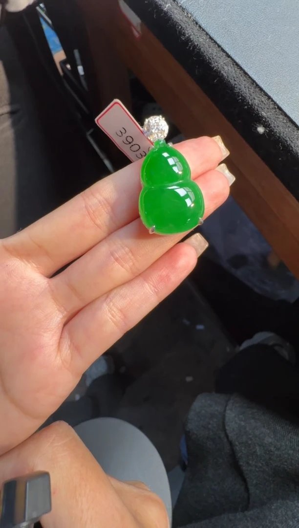 未镶嵌定制翡翠翡翠A货有轻微色差属于正常现象，葫芦1