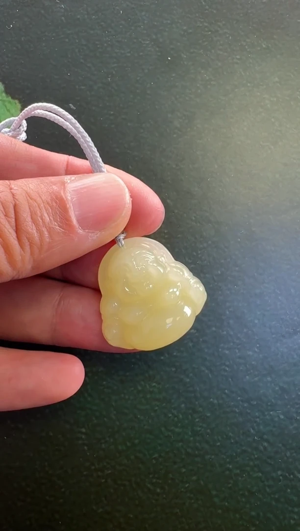 颈饰未镶嵌和田玉吊坠