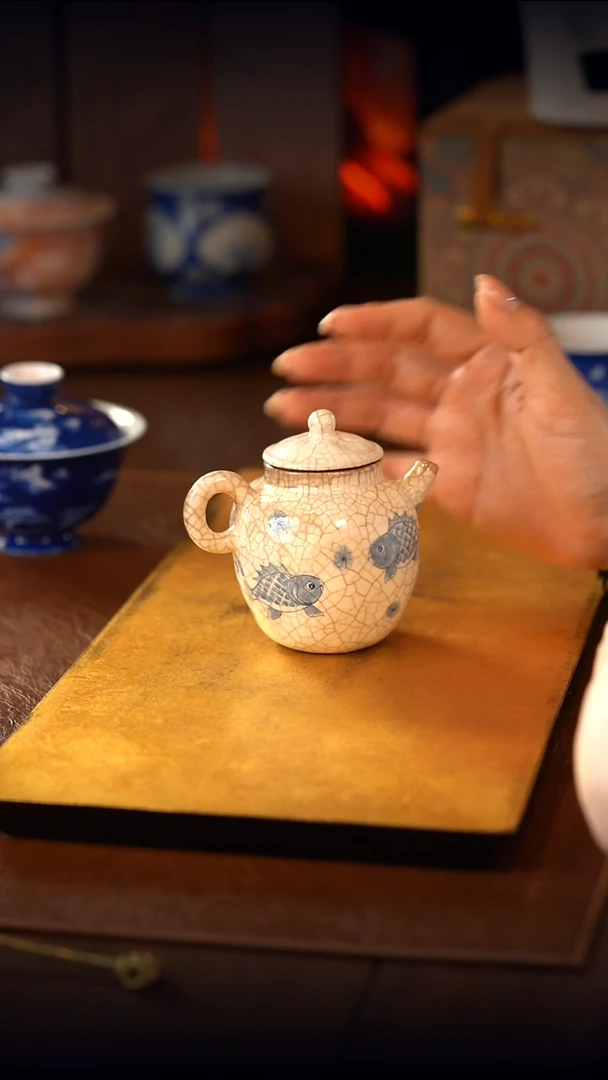 【刷刷粉丝专属】 青花金鱼粉引壶