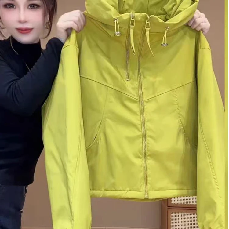 小个子宽松版洋气休闲短外套春秋新款欧货休闲冲锋衣女连帽洋气