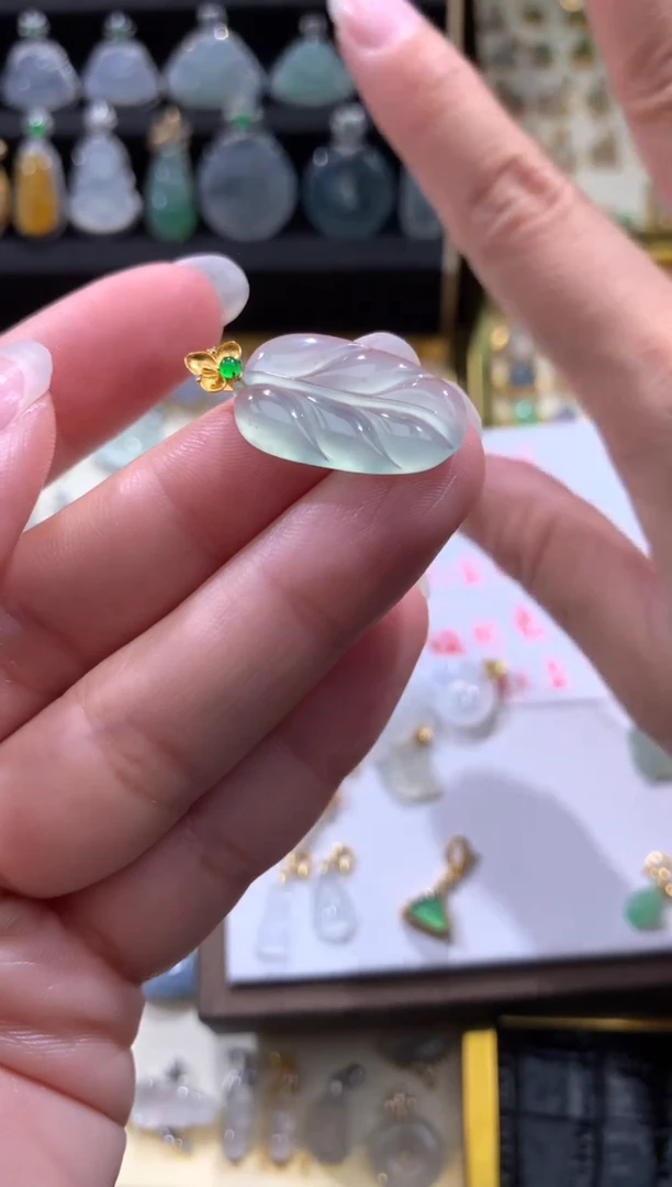 颈饰18K金镶嵌翡翠翡翠