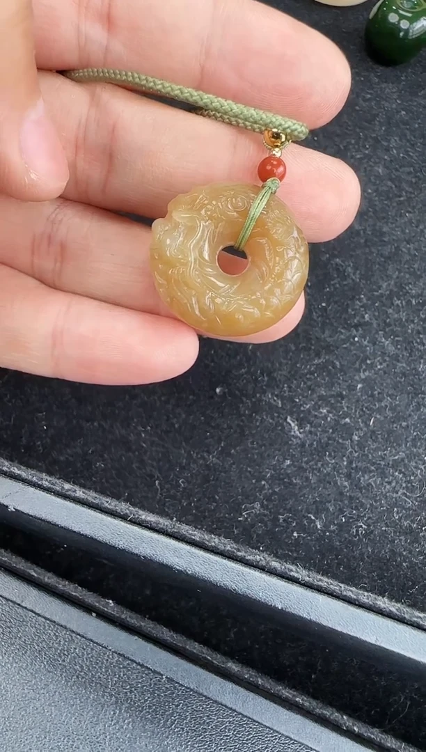 和田玉未镶嵌颈饰回纹龙扣