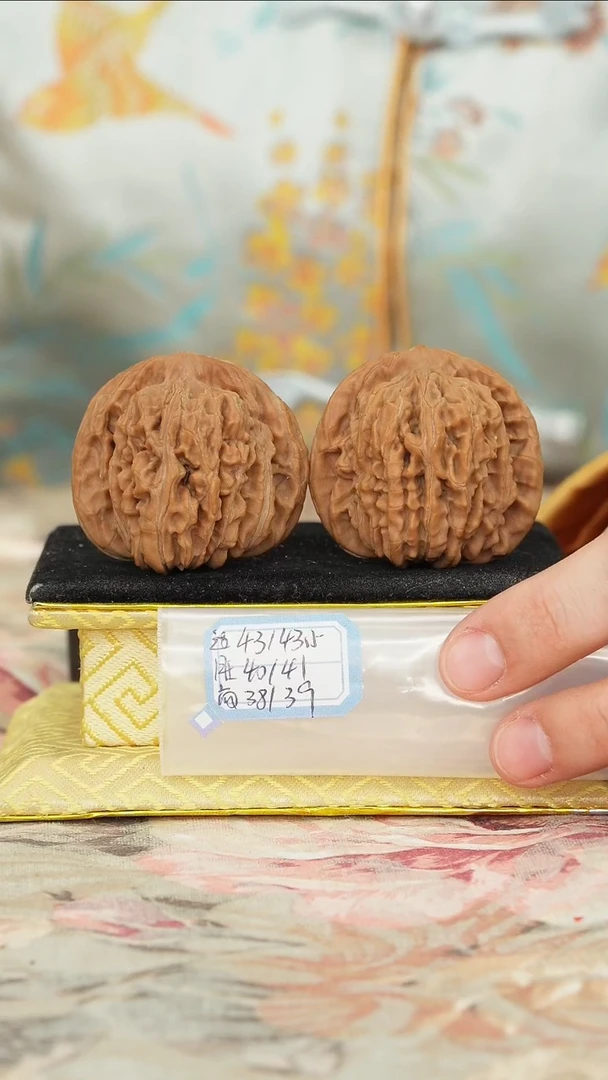 【闪购商品】文玩核桃把件平谷四座楼