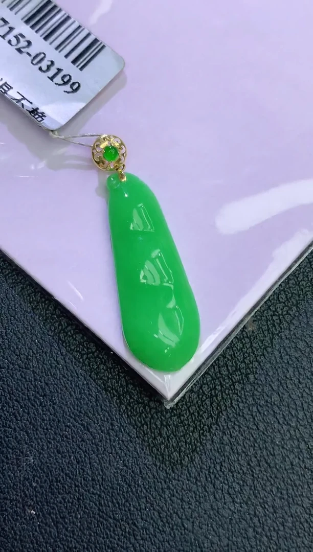 颈饰18K金镶嵌翡翠赠礼盒证书 麦麦