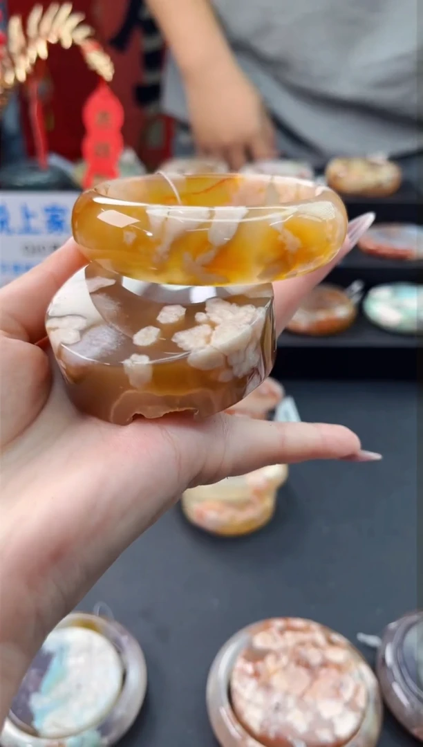 【闪购商品】石英质玉手镯未镶嵌赠送镯心（60圈口）