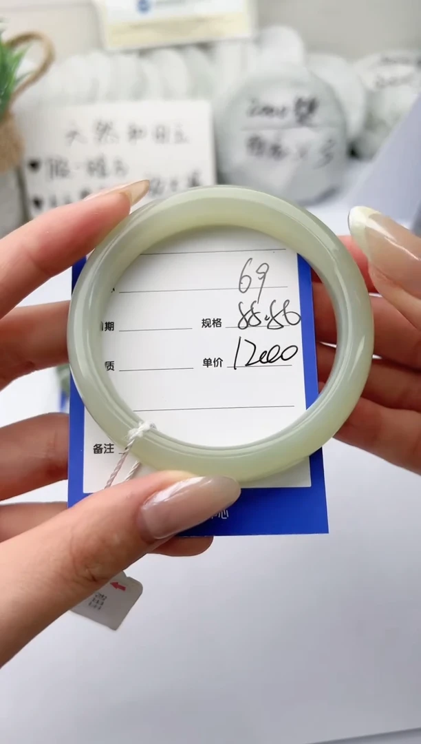 【闪购商品】和田玉手镯未镶嵌 柯沛69