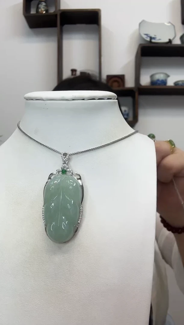 吊坠(赠链)银S925镶嵌翡翠叶子