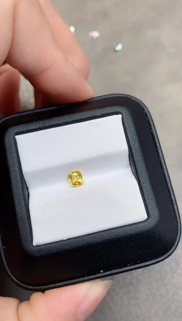 【闪购商品】彩色蓝宝石裸石未镶嵌0.66ct 无烧 黄蓝宝 JNX