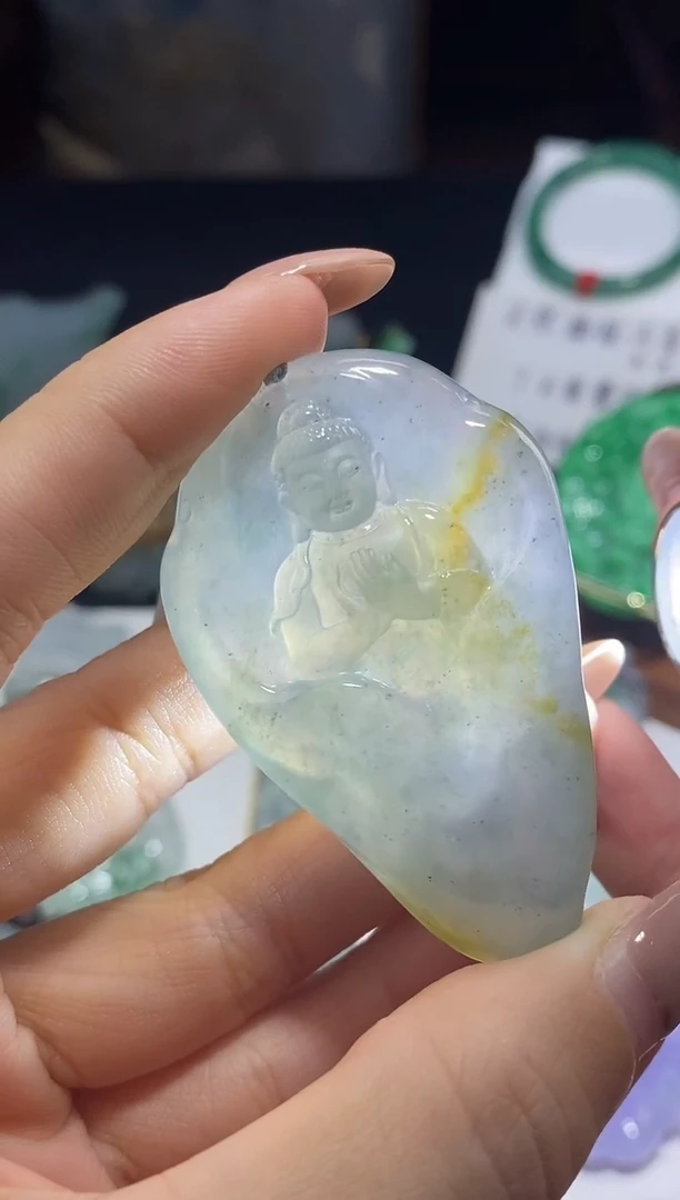 翡翠未镶嵌颈饰大日如来