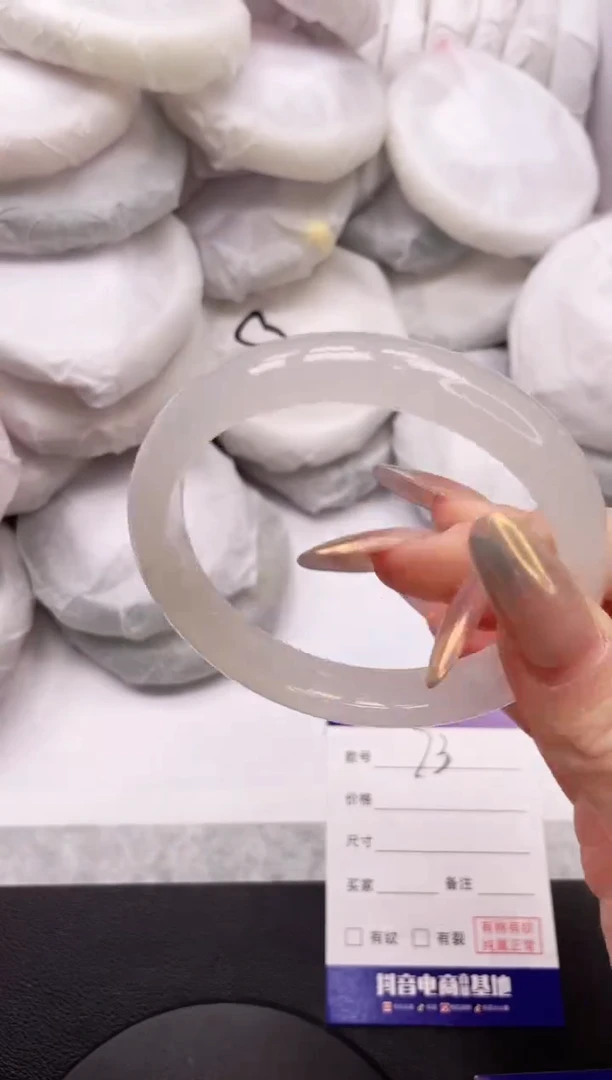 【闪购商品】石英质玉手镯未镶嵌2K73-63