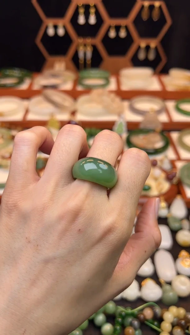 未镶嵌戒指和田玉14