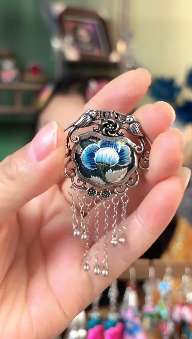 彩云南阁非遗老绣饰品534*