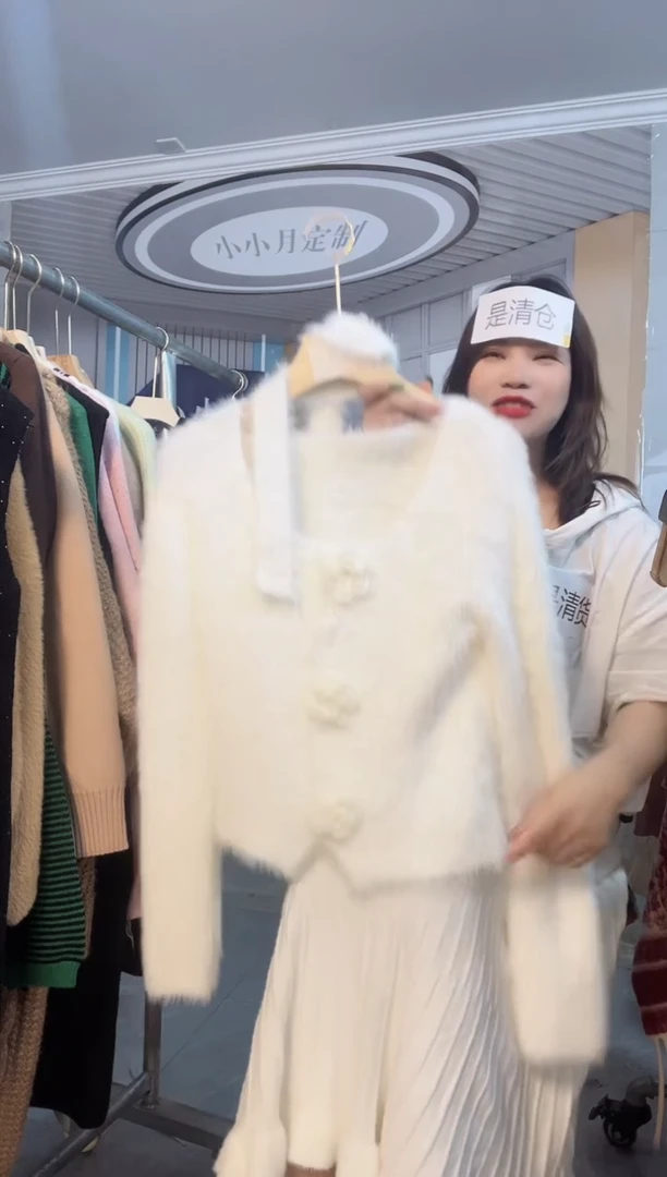 毛衣小小月精选服饰