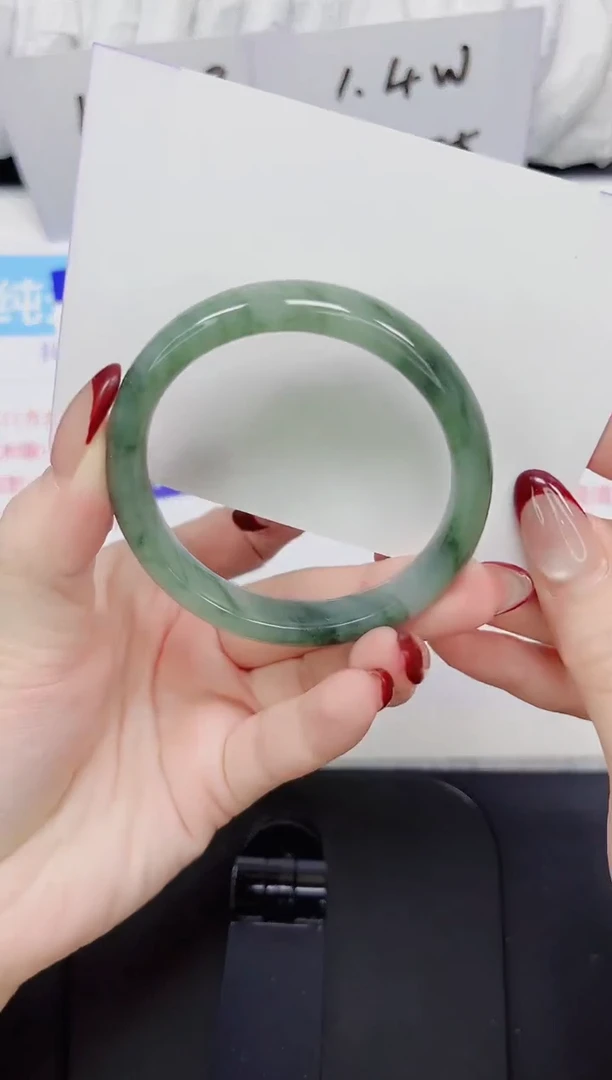 【闪购商品】石英质玉手镯未镶嵌75