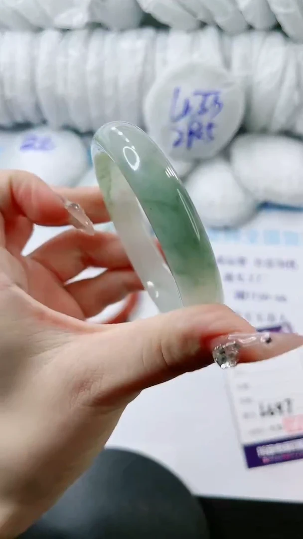 【闪购商品】石英质玉手镯未镶嵌多样性发货L697