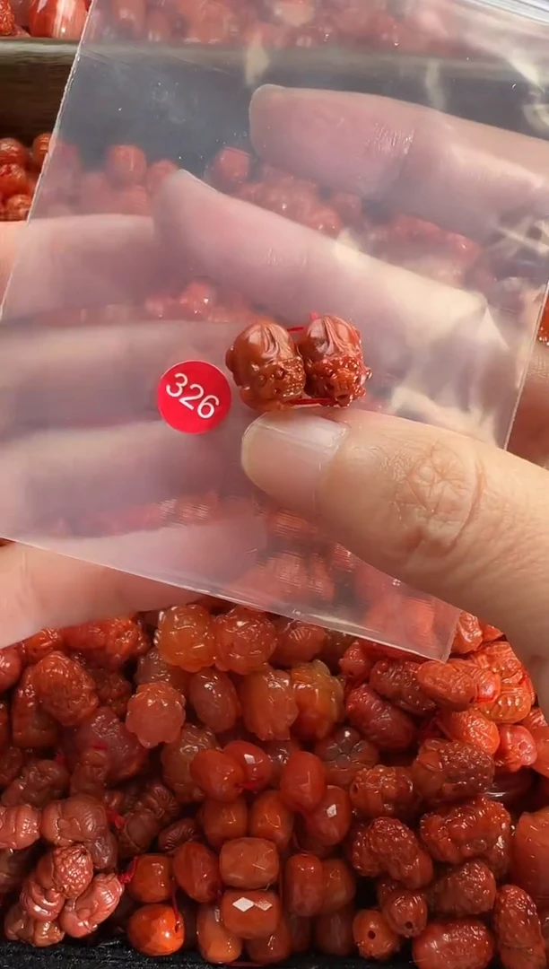 颈饰未镶嵌南红玛瑙1