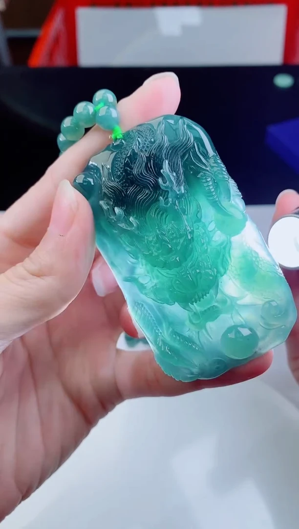 颈饰未镶嵌翡翠       ·