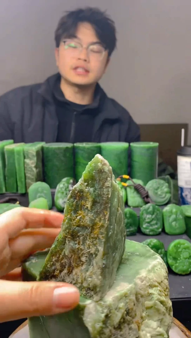 未镶嵌和田玉（碧玉）珠宝半成品1