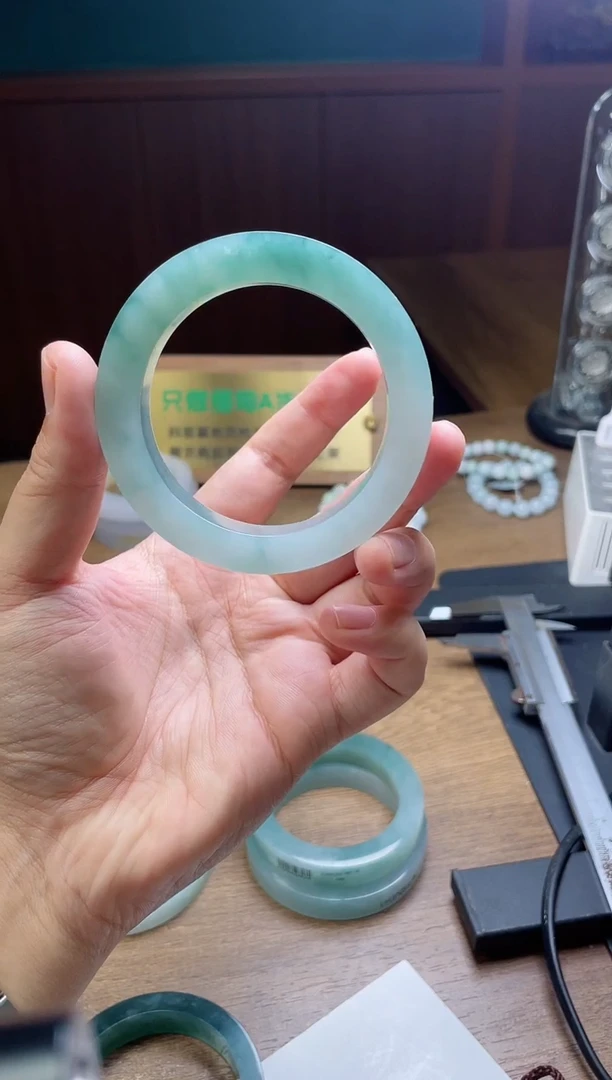 未镶嵌手镯定制翡翠阳****锅定制
