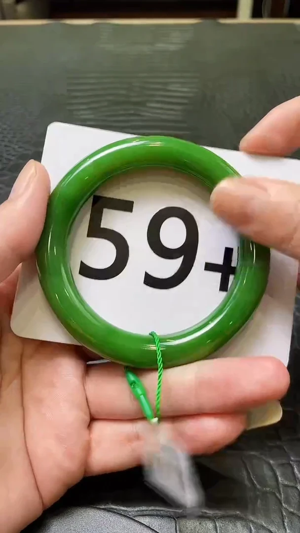 和田玉（碧玉）手镯未镶嵌一个