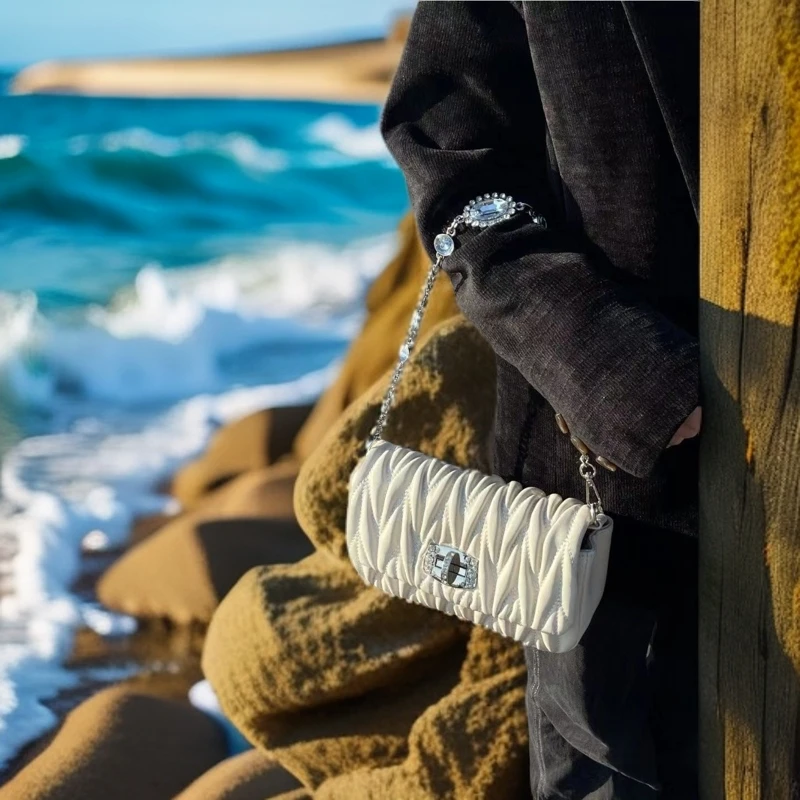 褶皱新款潮单肩镶钻链条包包女斜挎时尚小包网红腋下包