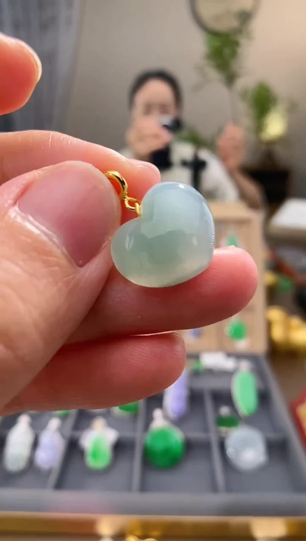 翡翠未镶嵌吊坠(不含链)爱心