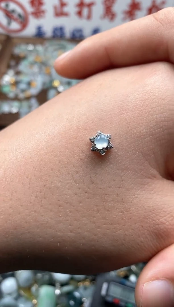 【闪购商品】翡翠颈饰未镶嵌哥哥