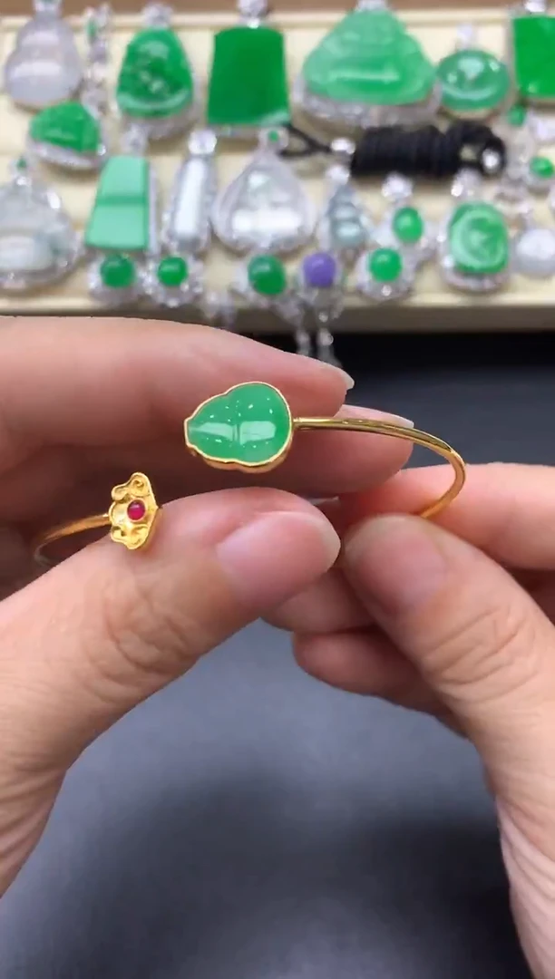 18K金镶嵌手镯翡翠335-中国好珍宝