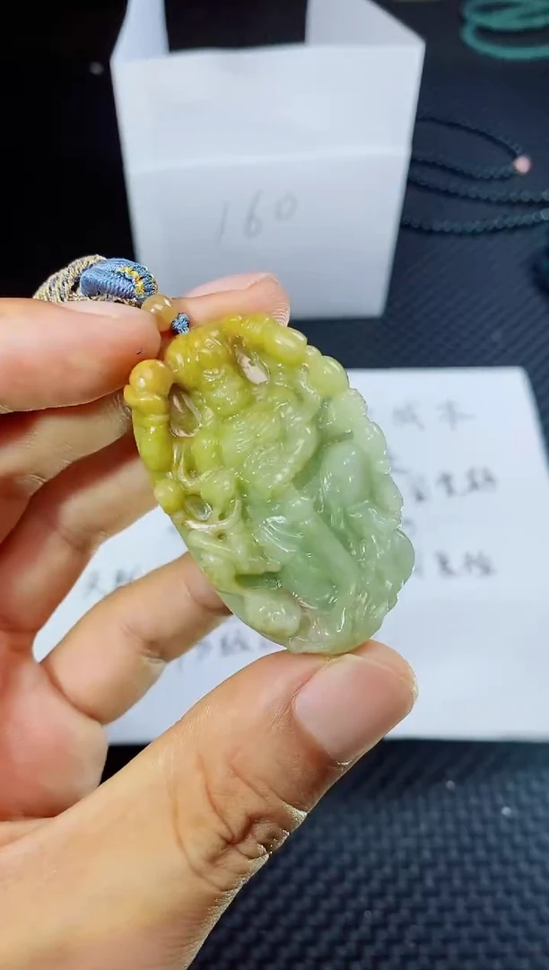 翡翠未镶嵌颈饰