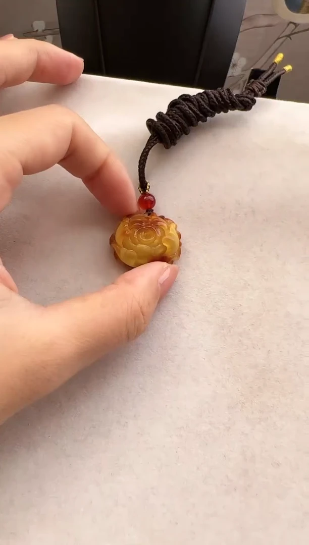 【闪购商品】琥珀裸石未镶嵌10203037-吊坠